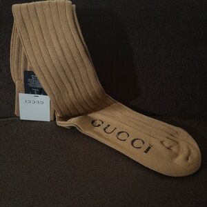 BRAND NEW WITH TAGS AUTHENTIC Gucci Tan Ribbed Men's Socks. Size M. Gucci card.